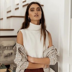 Vero Turtleneck Sweater Vest